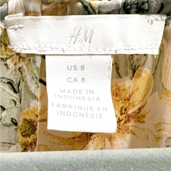 H&M Sheer Floral Flutter Sleeve Blouse - Picture 5 of 7